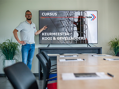 Cursus keurmeester ladder, trappen en rolsteigers en de cursus keurmeester kooiladders volg je bij ALGA