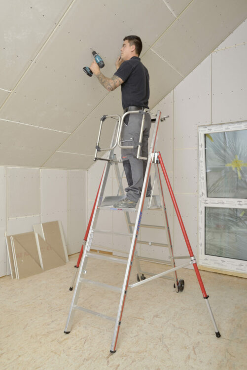 Veilig werken Op Hoogte Met Een Platformladder met werkbordes ALGA