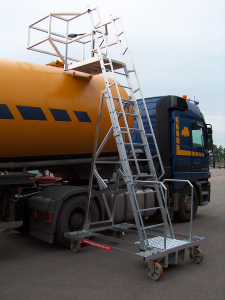 Met een Tankladder ook wel contatinertrap genoemd werk je veilig op hoogte bij tankwagens containers en opslagtanks✓ Professioneel gebruik✓ Maatwerk mogelijk✓