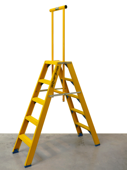 Kunststof dubbele trap 2x4 treden met instelbare steunbeugel